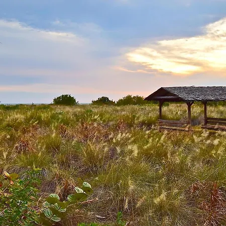 Direct Beachfront Delight By Beachside Management